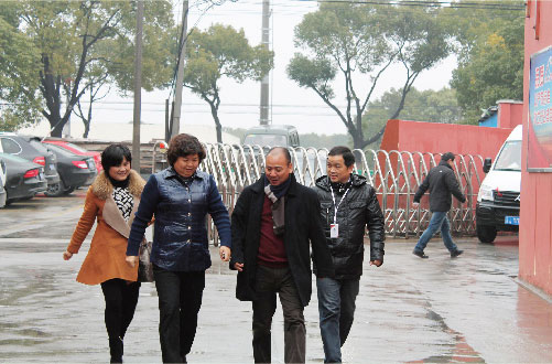 上海市松江區(qū)葉榭鎮(zhèn)柴亞華鎮(zhèn)長蒞臨方廣上海生產(chǎn)中心參觀指導(dǎo)